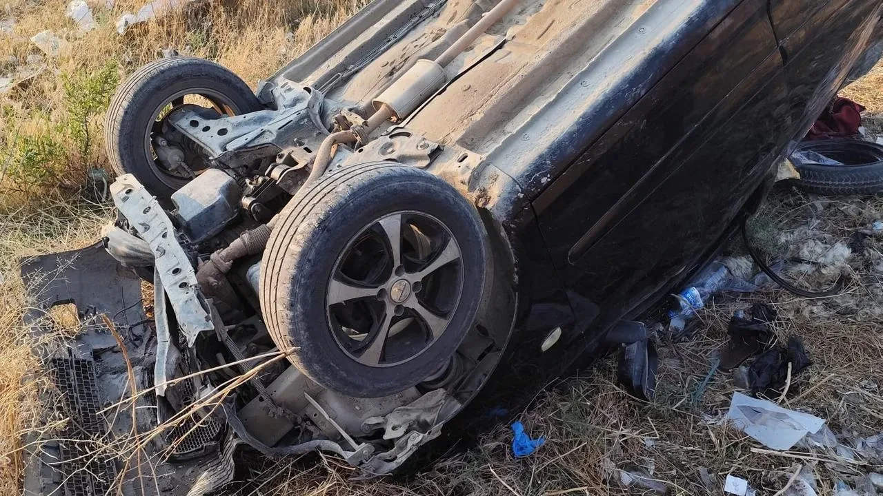 Hatayda otomobil Yarseli Barajı kenarına uçtu