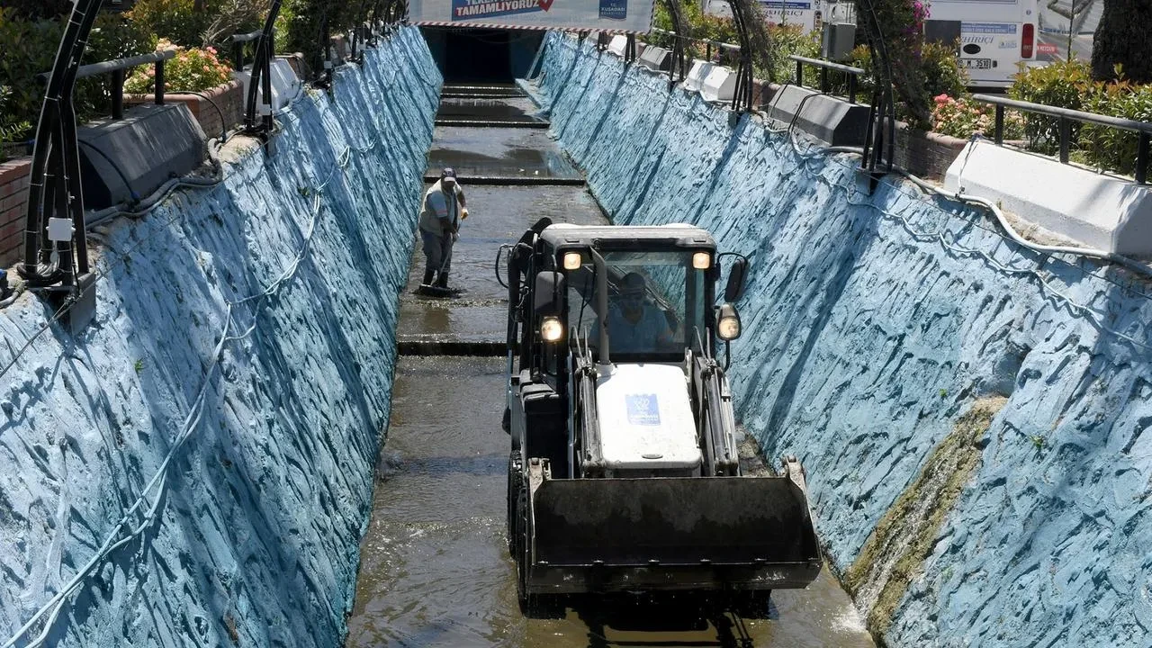 Kuşadası Damlacık Deresi yeni görünümüne kavuşuyor