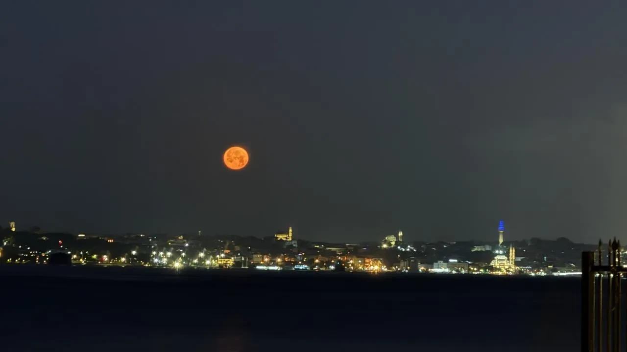 Çilek Dolunayı Ortaköy semalarında yeniden görüntülendi