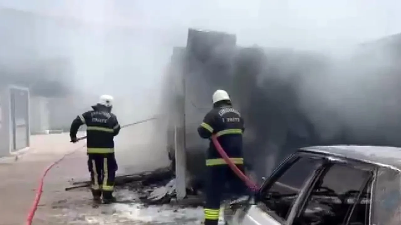 Kahramanmaraş Galatasaray Konteyner Kentte büyük yangın çıktı