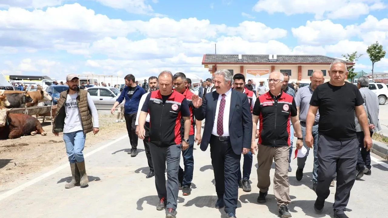 Melikgazi ve Mimarsinan kurban pazarları hizmete açıldı