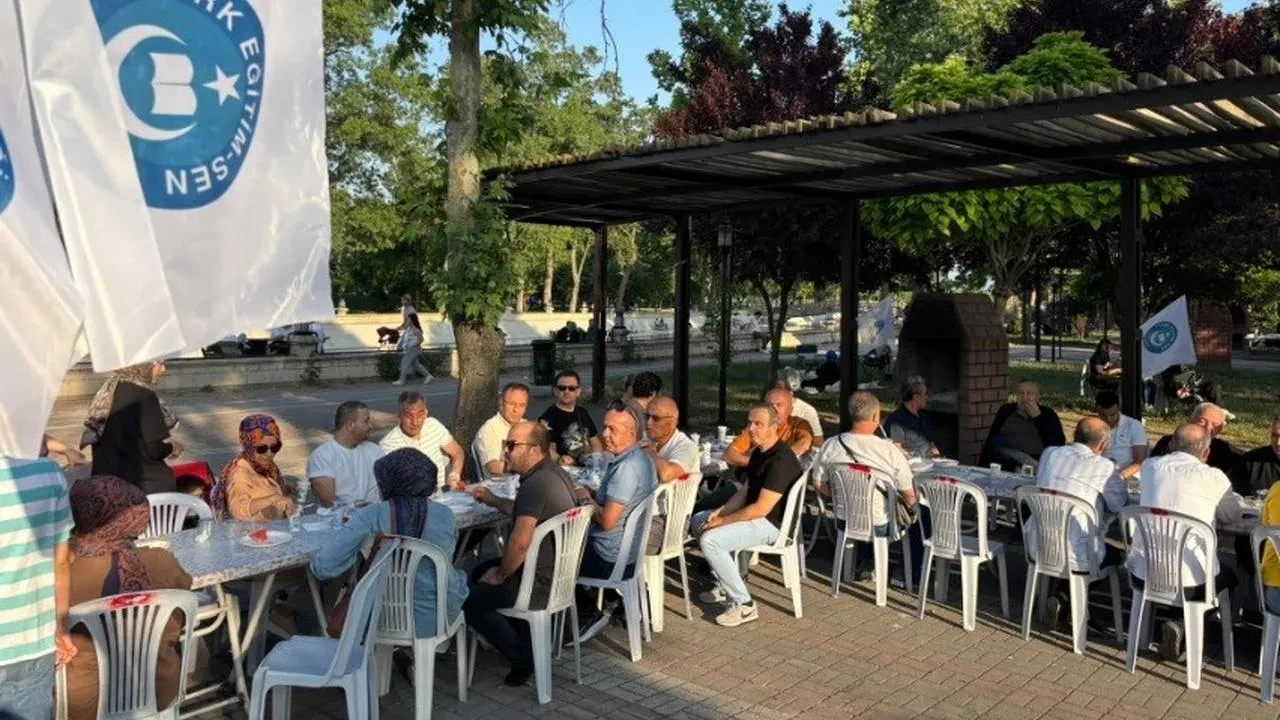 Türk Eğitim Sen Tavşanlı Ada Mesireliğinde buluştu