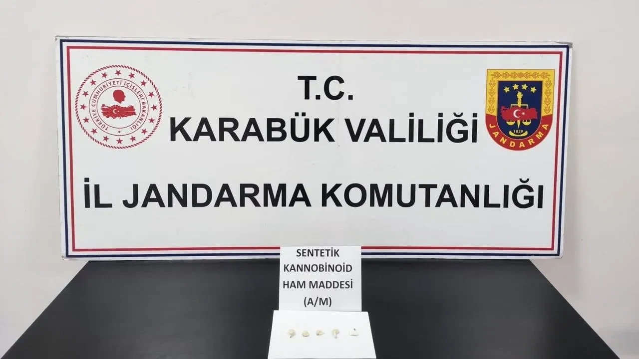 Karabük jandarması uyuşturucu satıcısını suçüstü yakaladı