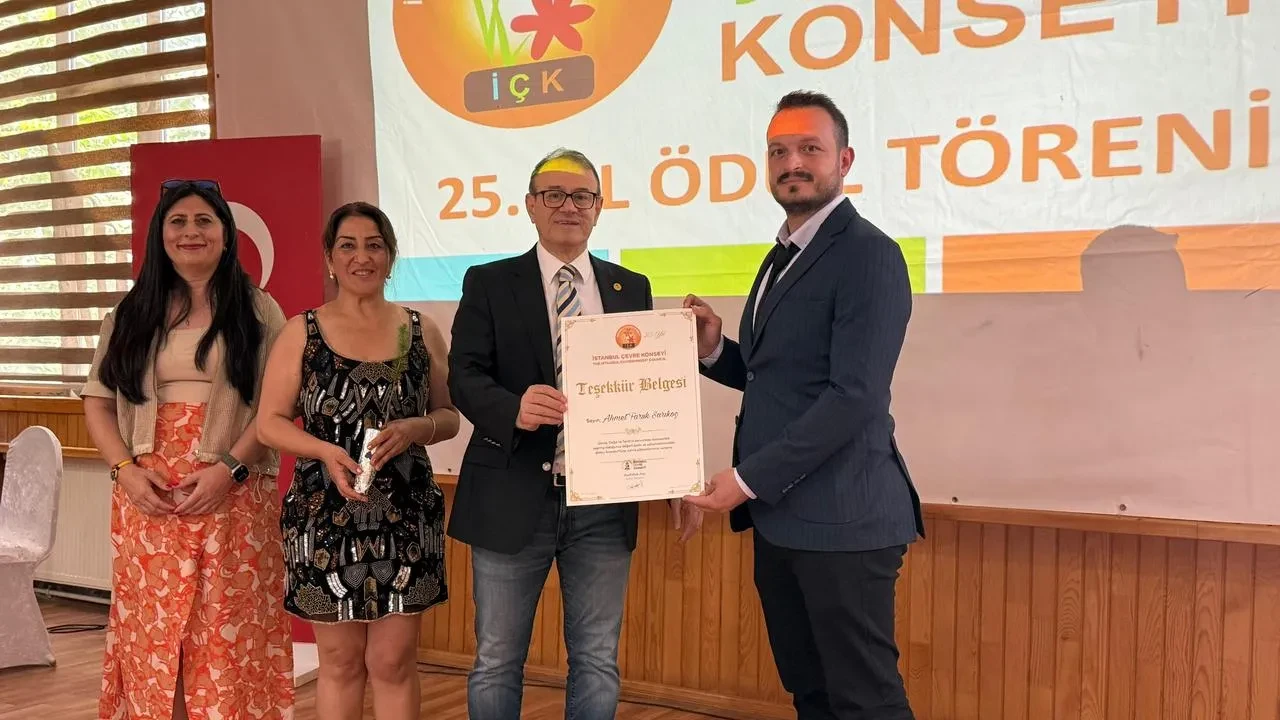 Çevreci muhabir Ahmet Sarıkoç İstanbul Kent Konseyinden ödüllendirildi