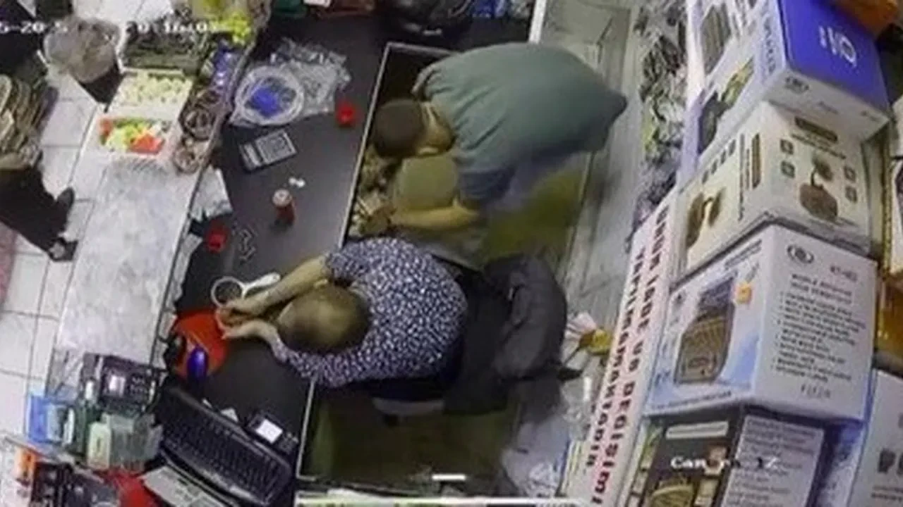 Bursada çakmakla oynayan işçi kolonya masasından sıçradı