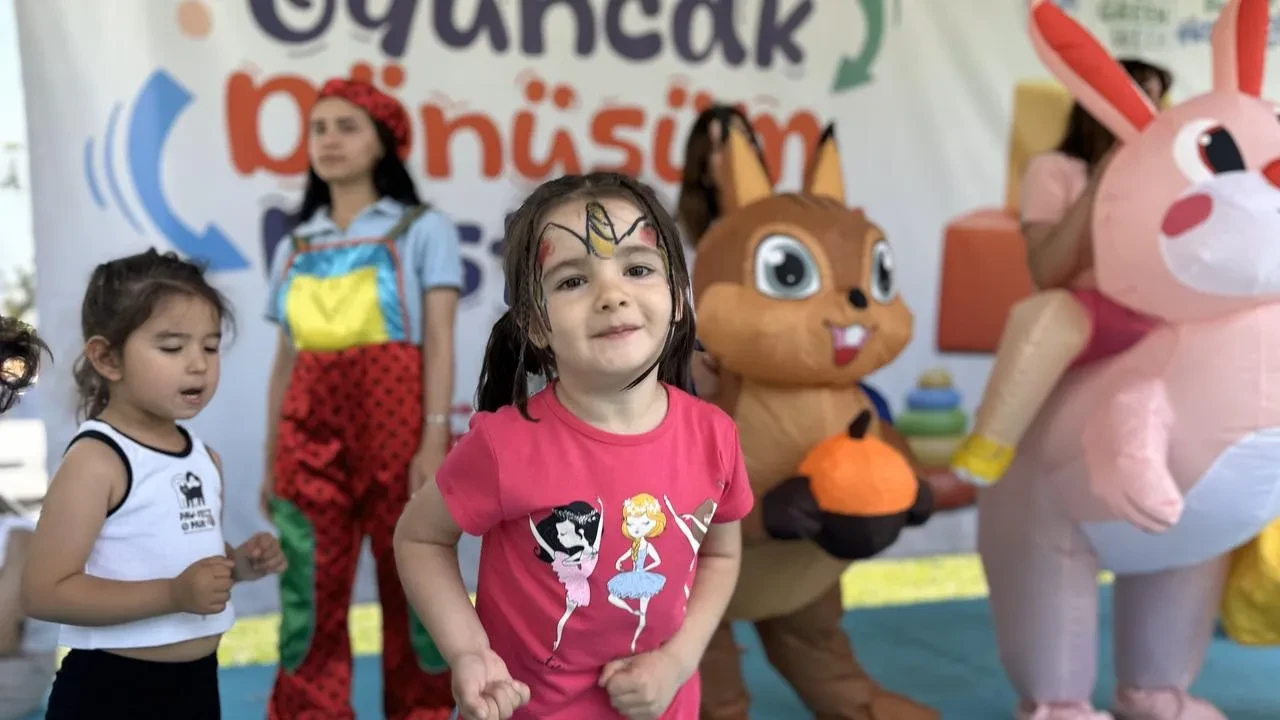 Sakarya çocukları Aziz Duran Parkında festivalde buluştu
