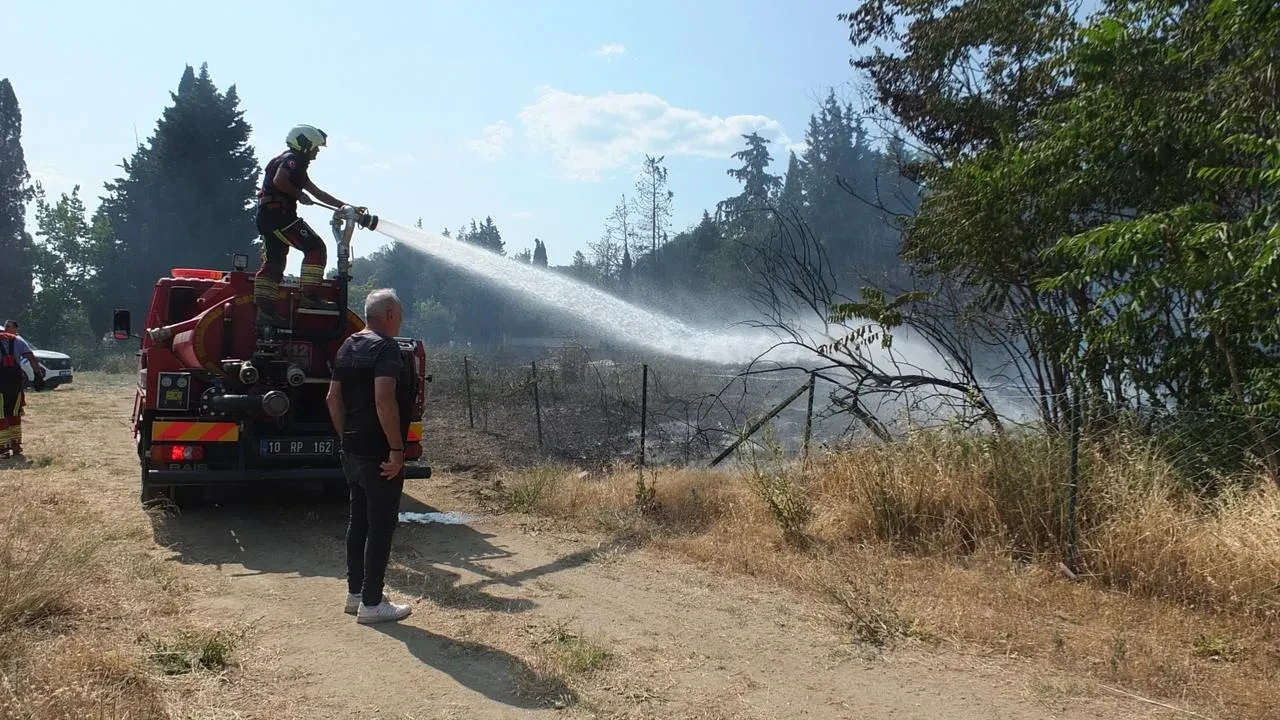Burhaniye Orjan ve Ören Mahallelerinde yangınlar yayılıyor