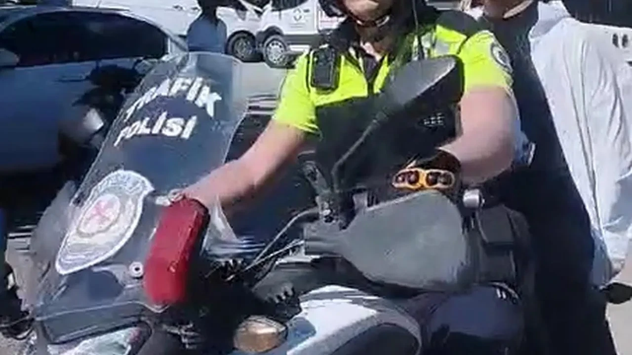 Bodrum polisi AYT sınavına geç kalan öğrenciyi kurtardı