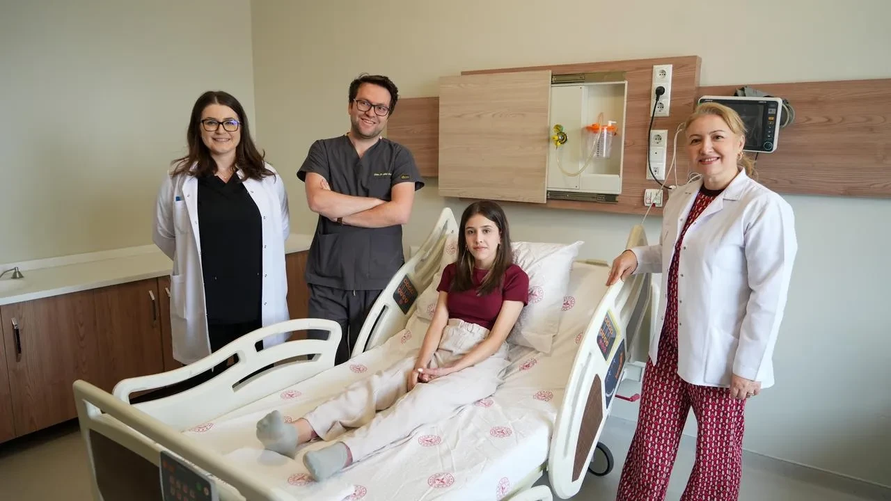 Genç voleybolcu Zeynep yapay deriyle hayata tutundu