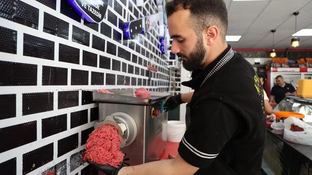 Kurban Bayramında kasaplar gece gündüz çalışıyor