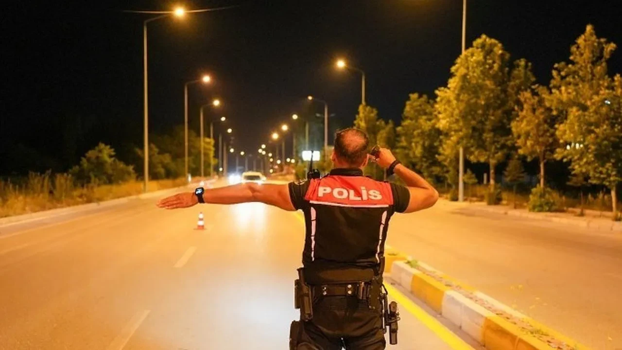 Isparta Fatih Mahallesinde yüzlerce araç denetlendi