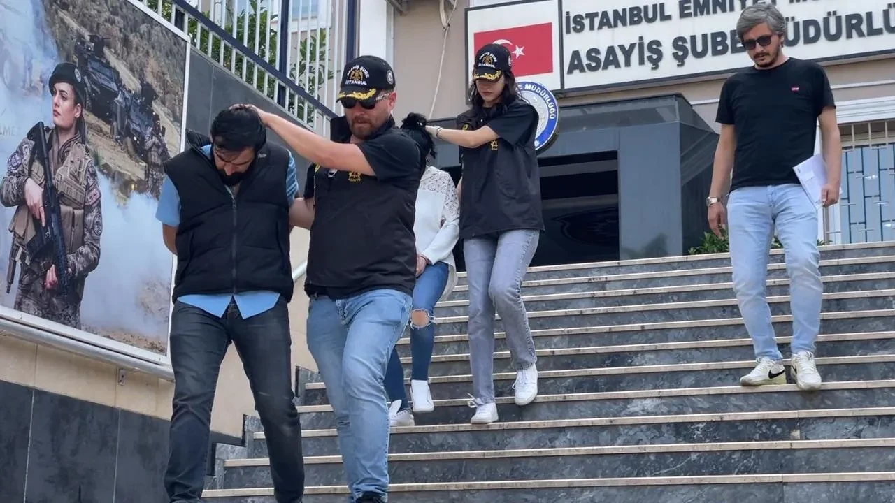 Kağıthanede sahte altın satan dolandırıcılar yakalandı