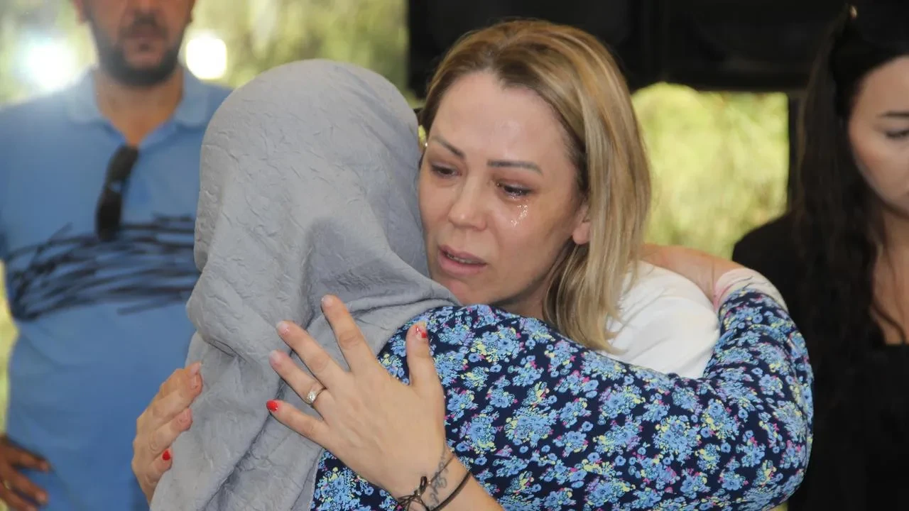 Manisalılar Başkan Ferdi Zeyrek için taziyeye akın ediyor