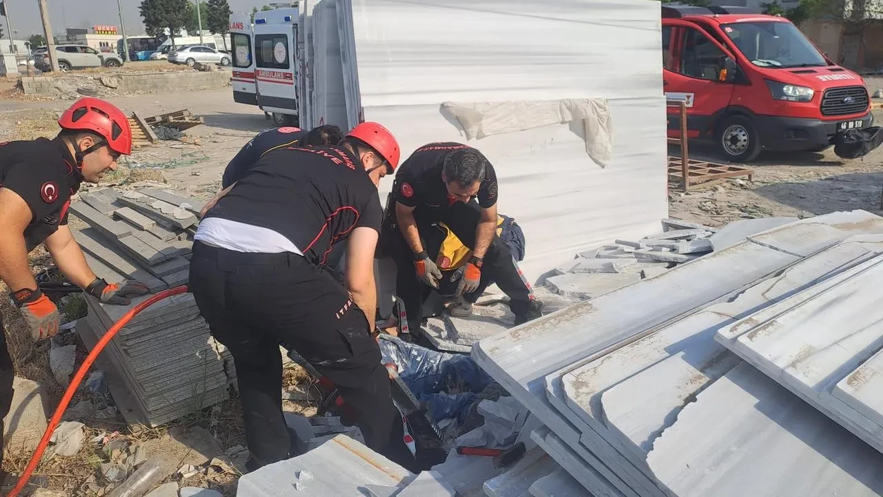 Kahramanmaraşta mermer blokları işçilerin üzerine devrildi