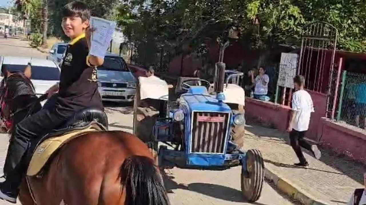 Gazipaşa Lisesinde binlerce öğrenci karne sevinci yaşadı