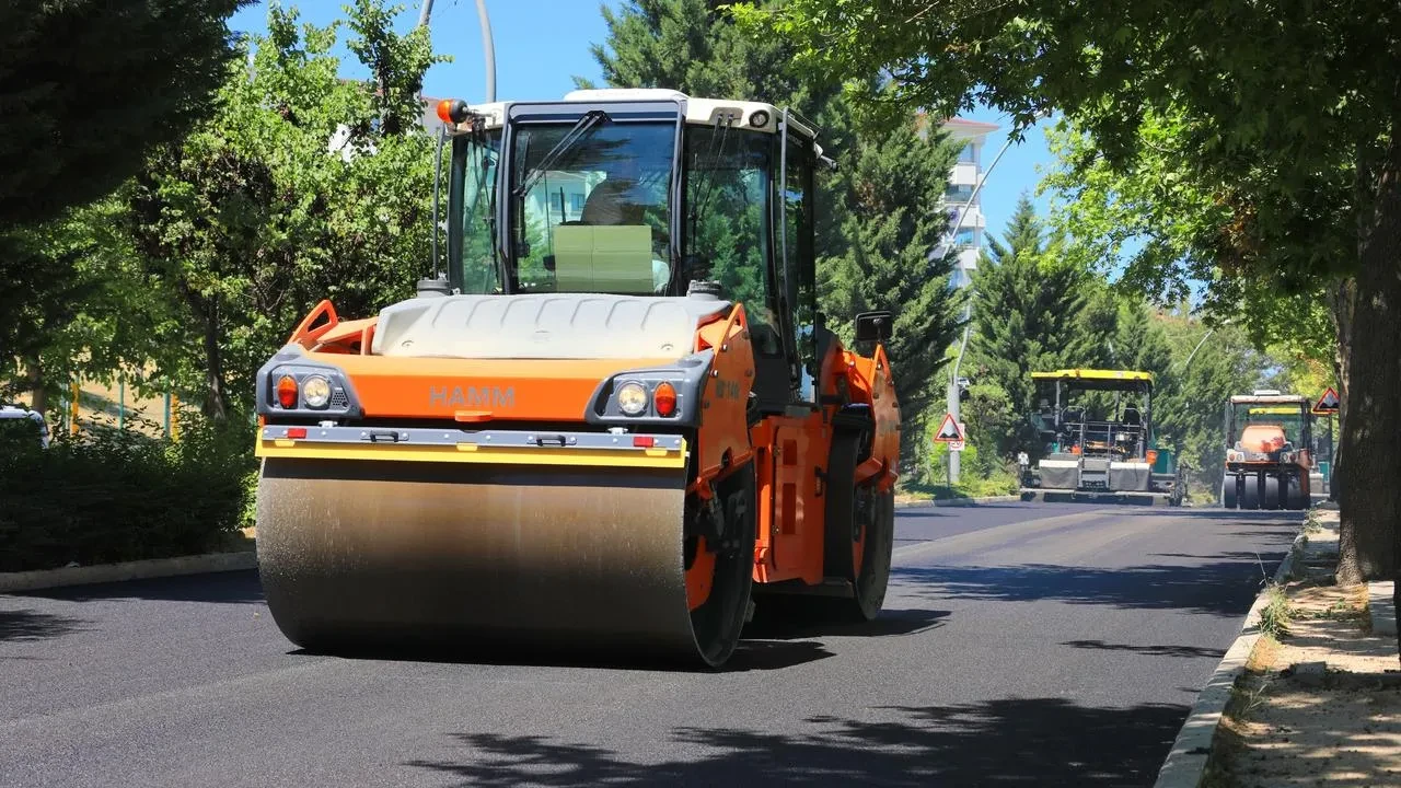 Elazığ Belediyesi kent içi yolları baştan yeniliyor