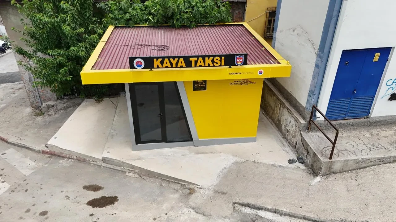 Karabük Belediyesi taksi duraklarını modern hale getiriyor