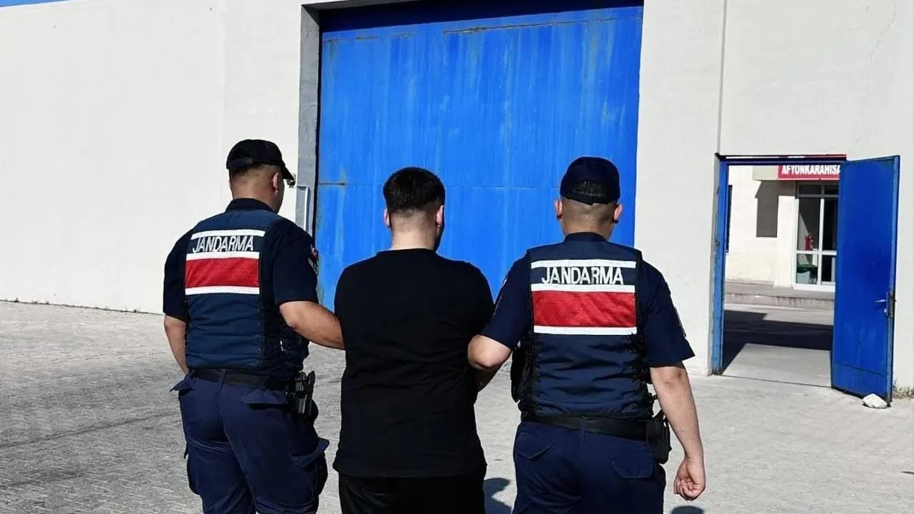 Afyonkarahisarda aranan suçlu Çobanlar ilçesinde ele geçirildi