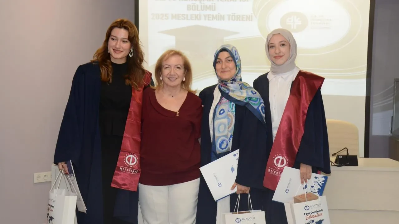 Anadolu Üniversitesi terapi bölümü mezunları yemine katıldı