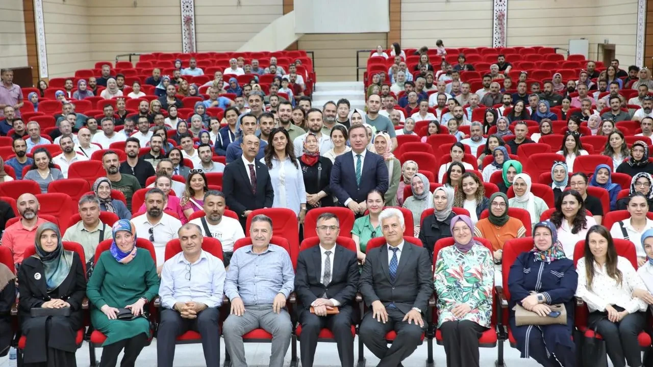 Vali Aydoğdu Erzincan öğretmenleriyle anlamlı buluşma gerçekleştirdi