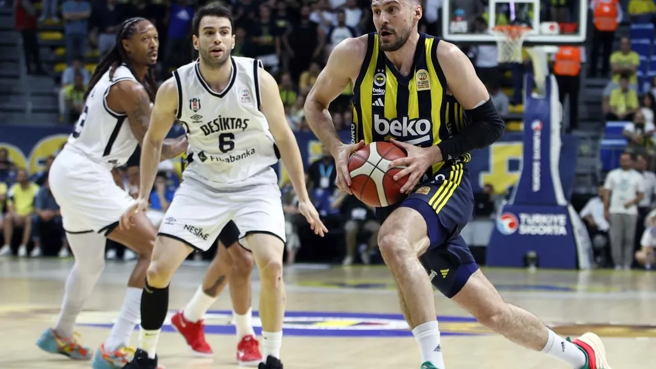 Fenerbahçe Beko Beşiktaş derbisinde farka koştu