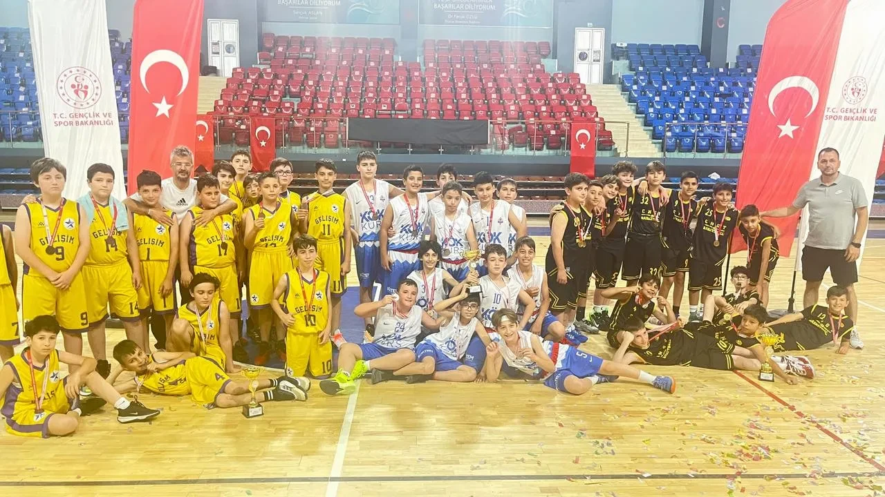 Düzce Akademispor U12 basketbol liginde şampiyon oldu