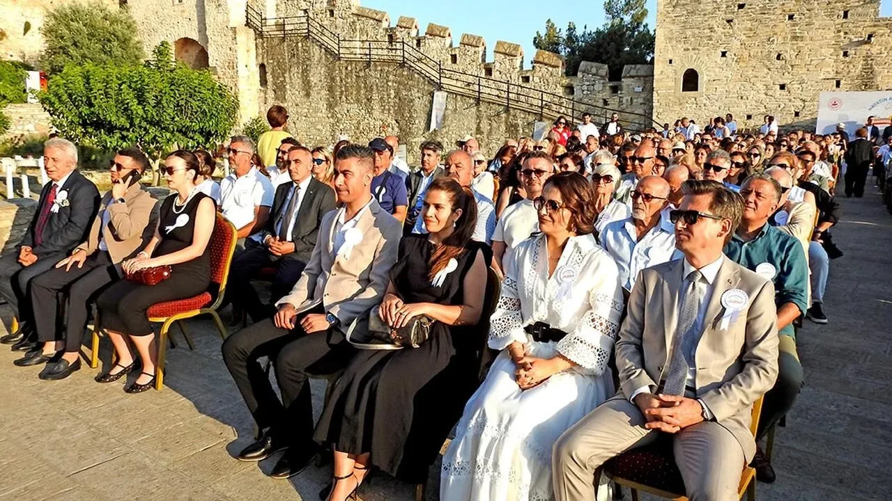 Hayatın Anlamı Kitap Çeşme Kalesinde buluştu