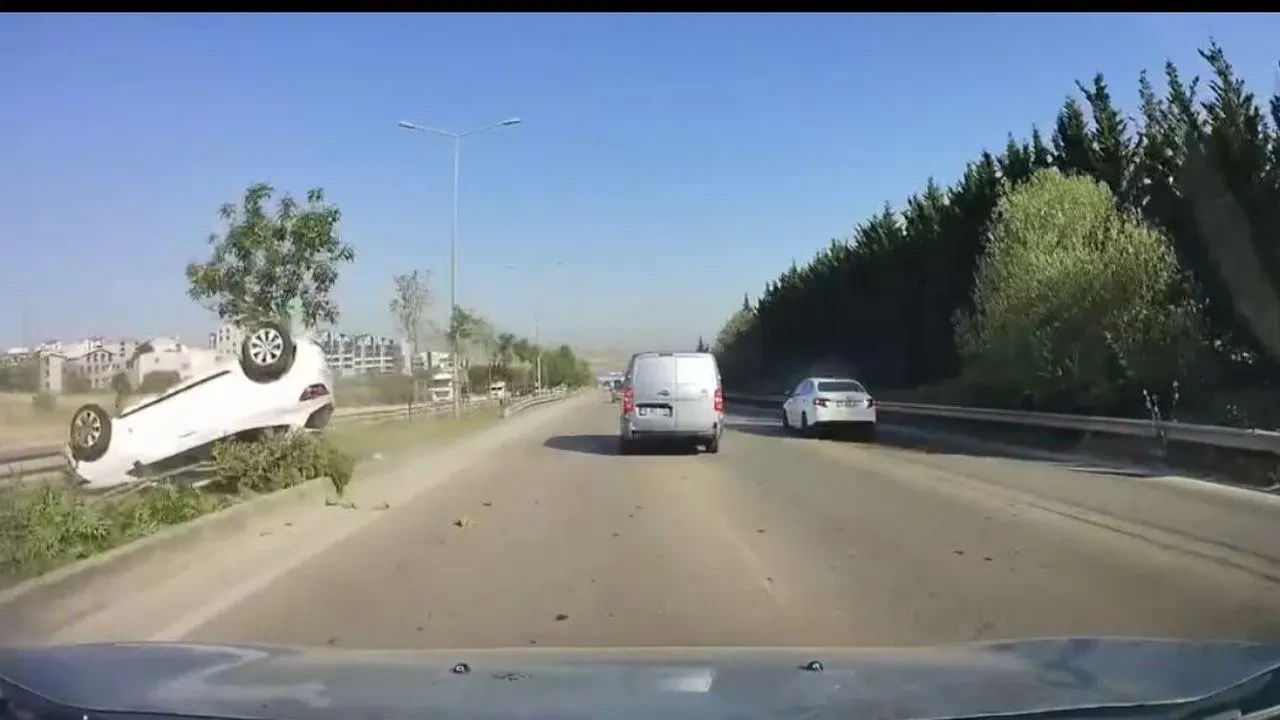 Bursada takla atan araçtan karı koca sağ kurtuldu