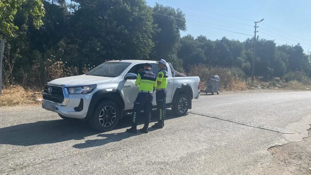 Aydın jandarması Köşk Ödemiş yolunda ceza kesti