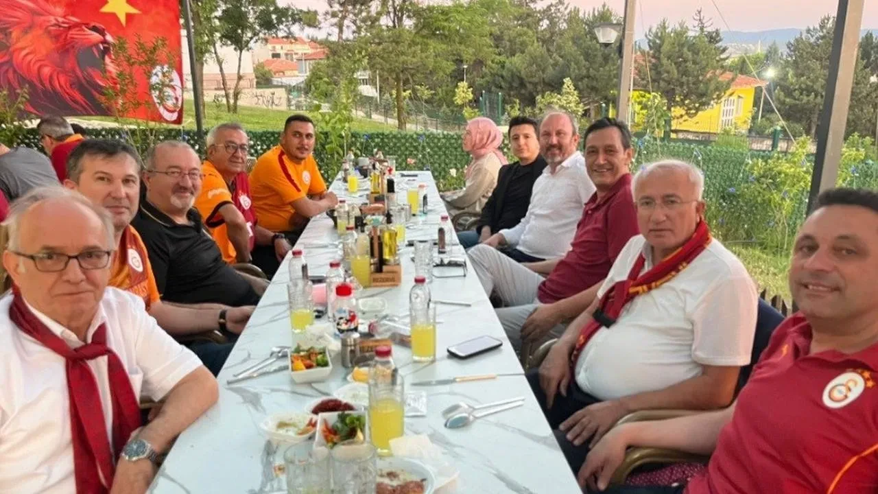 Galatasaray 25 lig kupası Tavşanlıda coşkuyla kutlandı