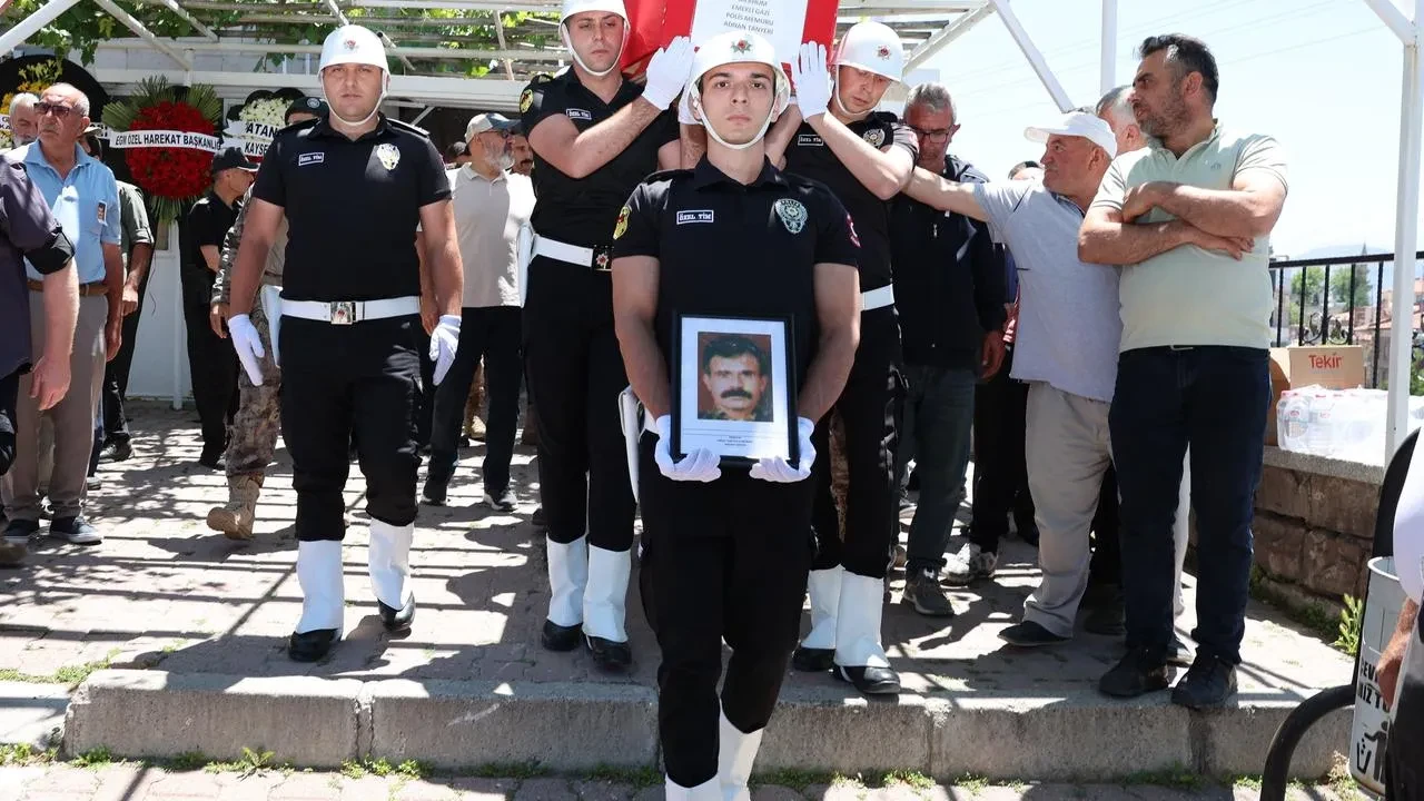 Gazi polis Adnan Tanyeri Kayseri halkıyla vedalaştı