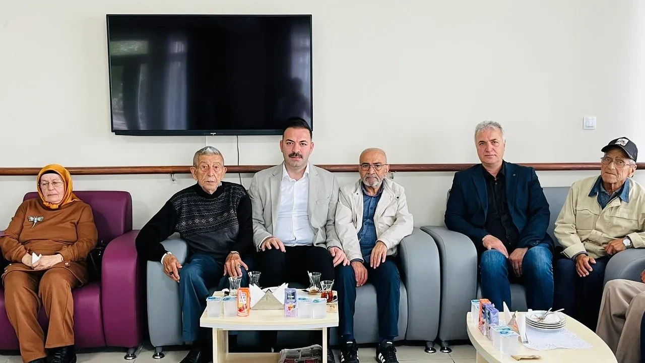 AK Parti Zonguldak huzurevi sakinlerini bayramda ziyaret etti
