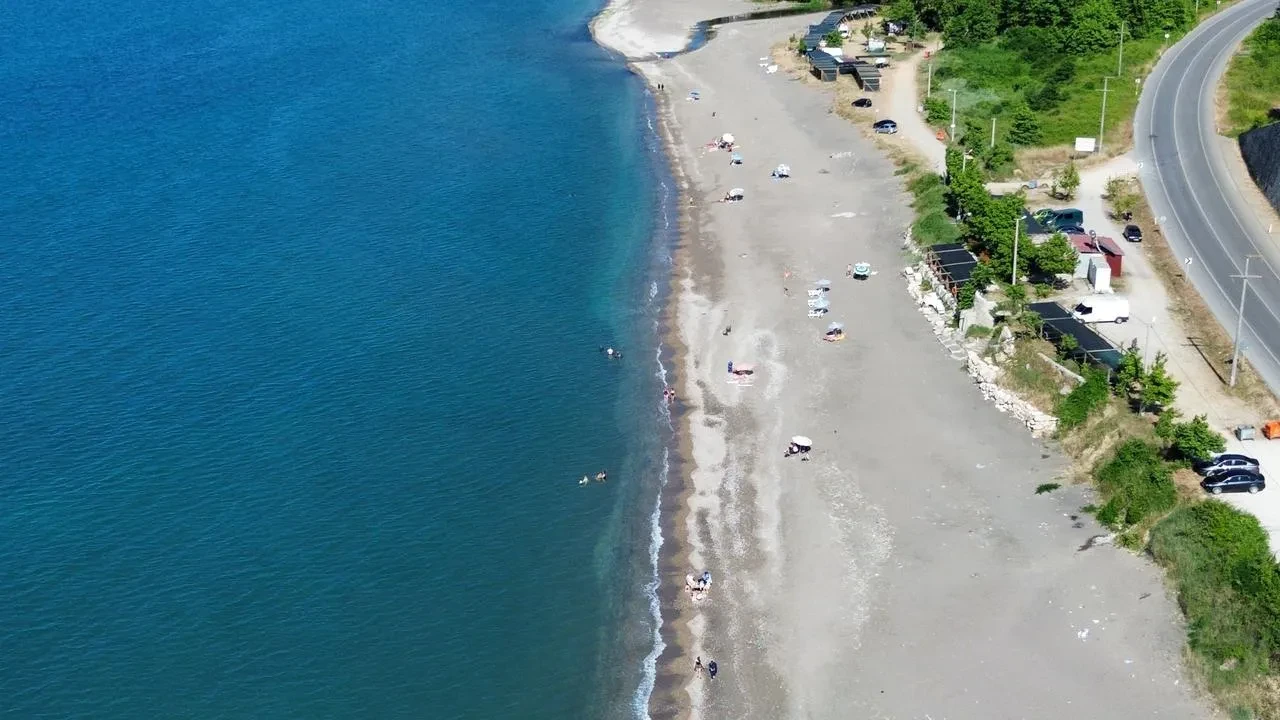 Yasak kalktı Akçakoca sahilleri sessizliğe büründü