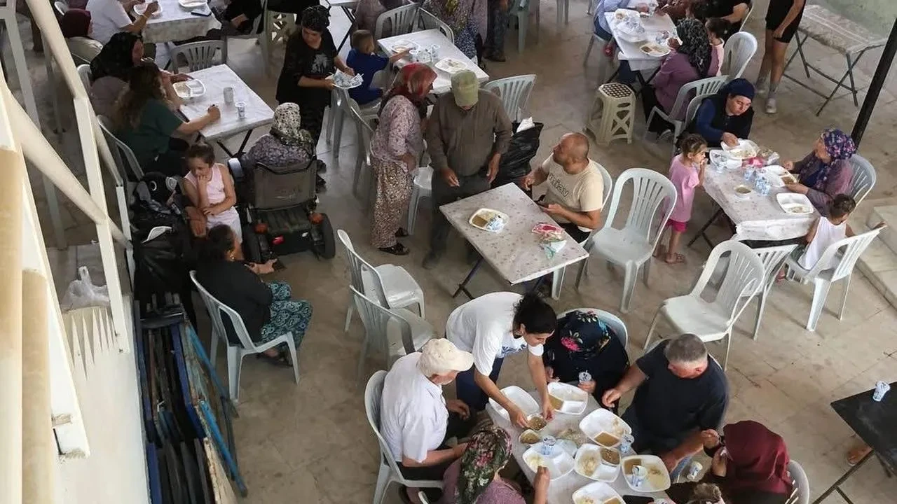 Aşağıkoçaklar Mahallesi'nde Muharrem Ayı İkramı Düzenlendi