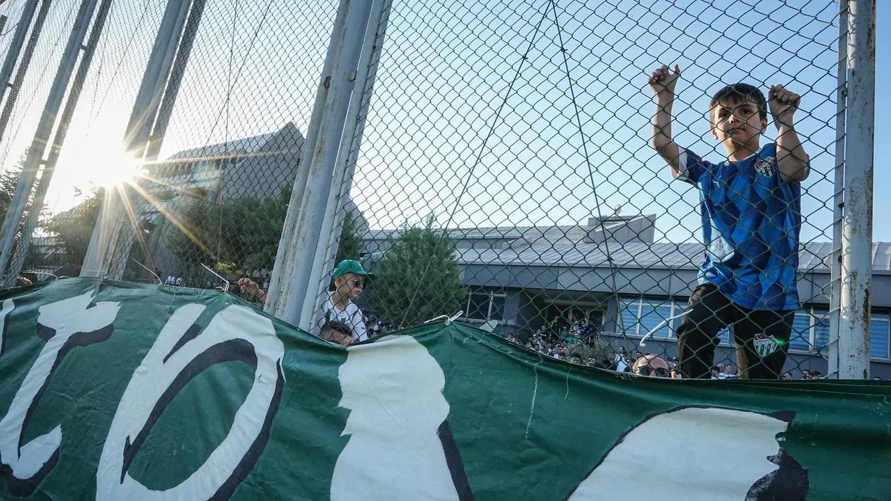 Bursaspor yeni sezona taraftarlarıyla birlikte başladı