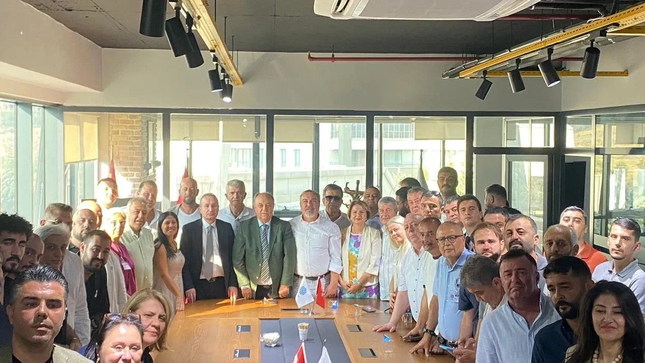 Memleket Partisi 2’nci Olağanüstü Kurultay'da kapatılma kararı aldı