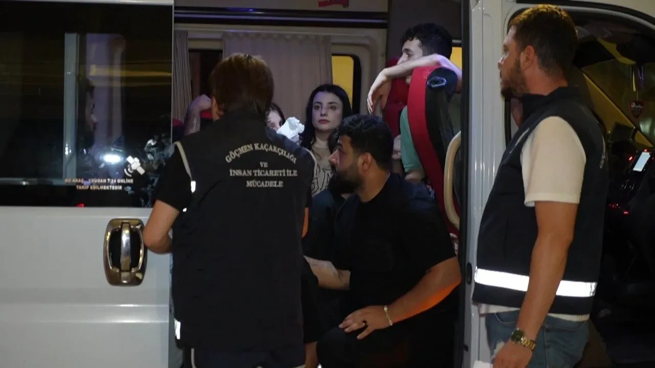 Edirne’de Göçmen Kaçakçılığı Operasyonunda 27 Kişi Yakalandı