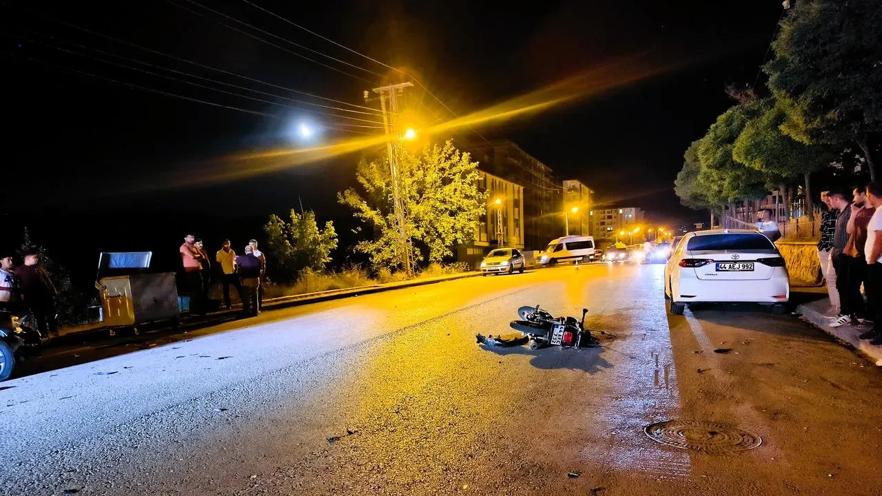 Malatya’nın Doğanşehir ilçesinde otomobil ile motosiklet çarpıştı