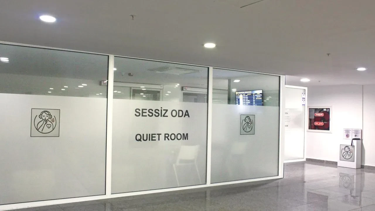 İzmir Adnan Menderes Havalimanı’nda Sessiz Oda Hizmete Açıldı