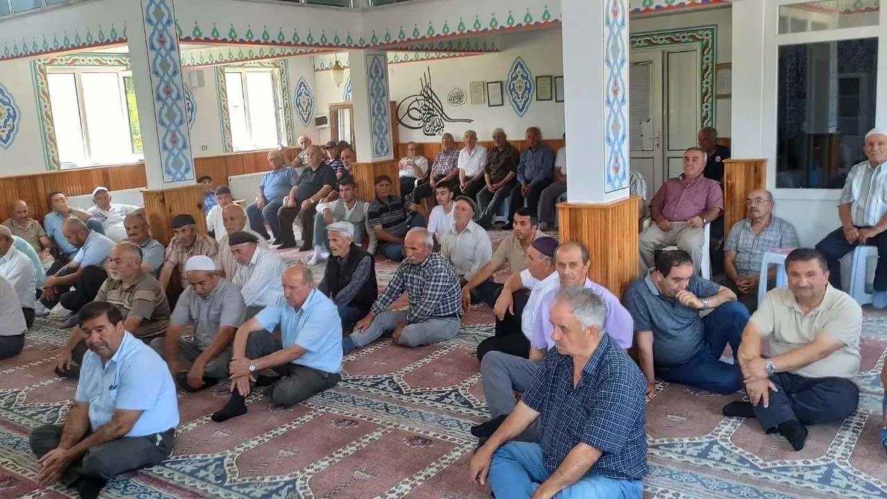 Devrek’te Tellioğlu Köyü’nde aşure programı ile dayanışma sergilendi