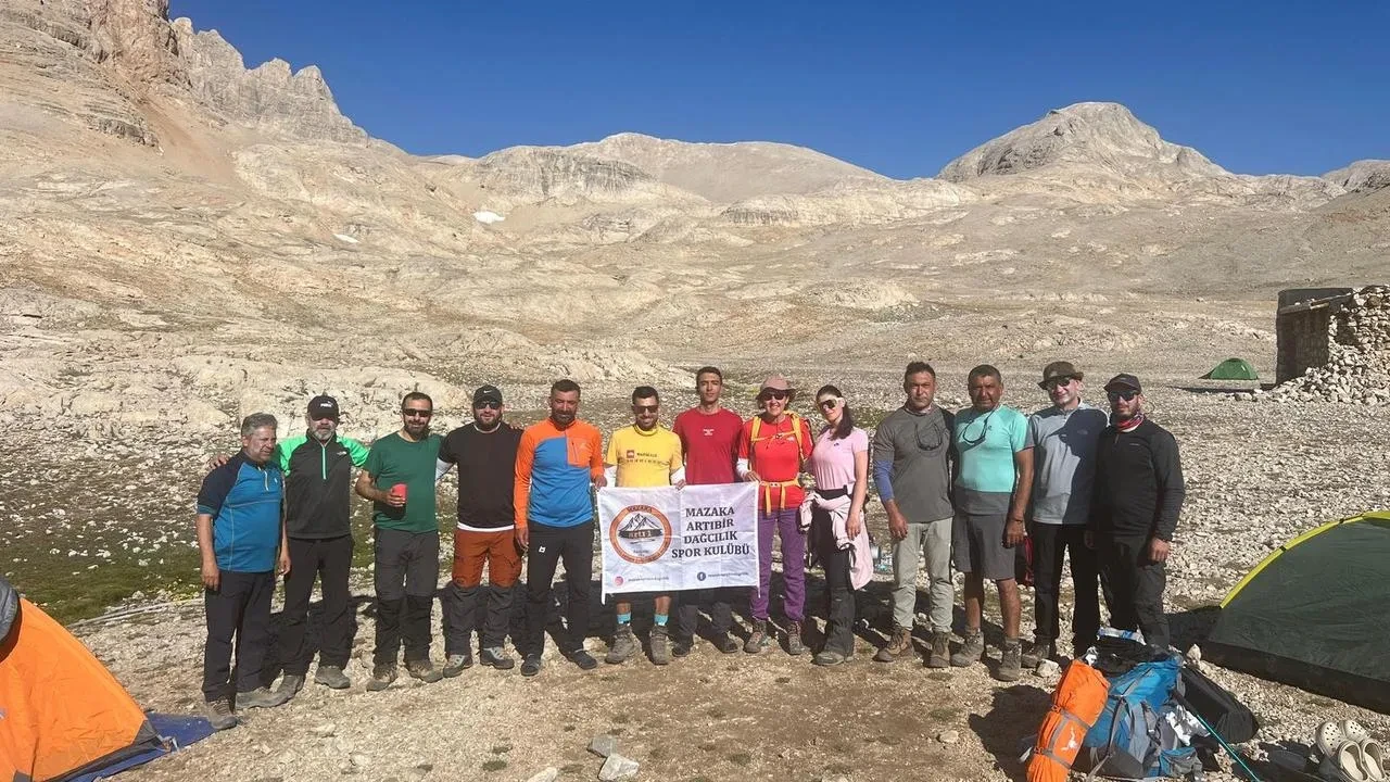 Mazaka Artıbir Dağcılık Kulübü Aladağlar'da 6 zirveyi geçerek trans geçişi tamamladı