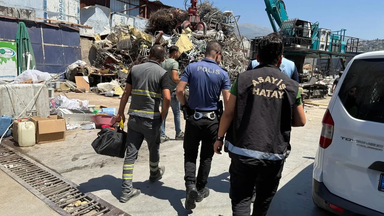 İskenderun hurdacılarına polis ekipleri ani baskın yaptı