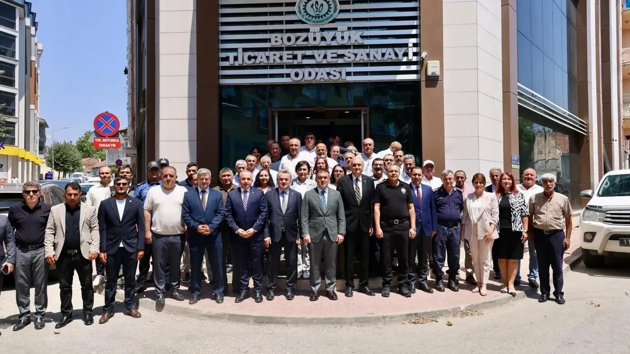 Bilecik Valisi Faik Oktay Sözer Bozüyük'te muhtarlarla toplantı yaptı