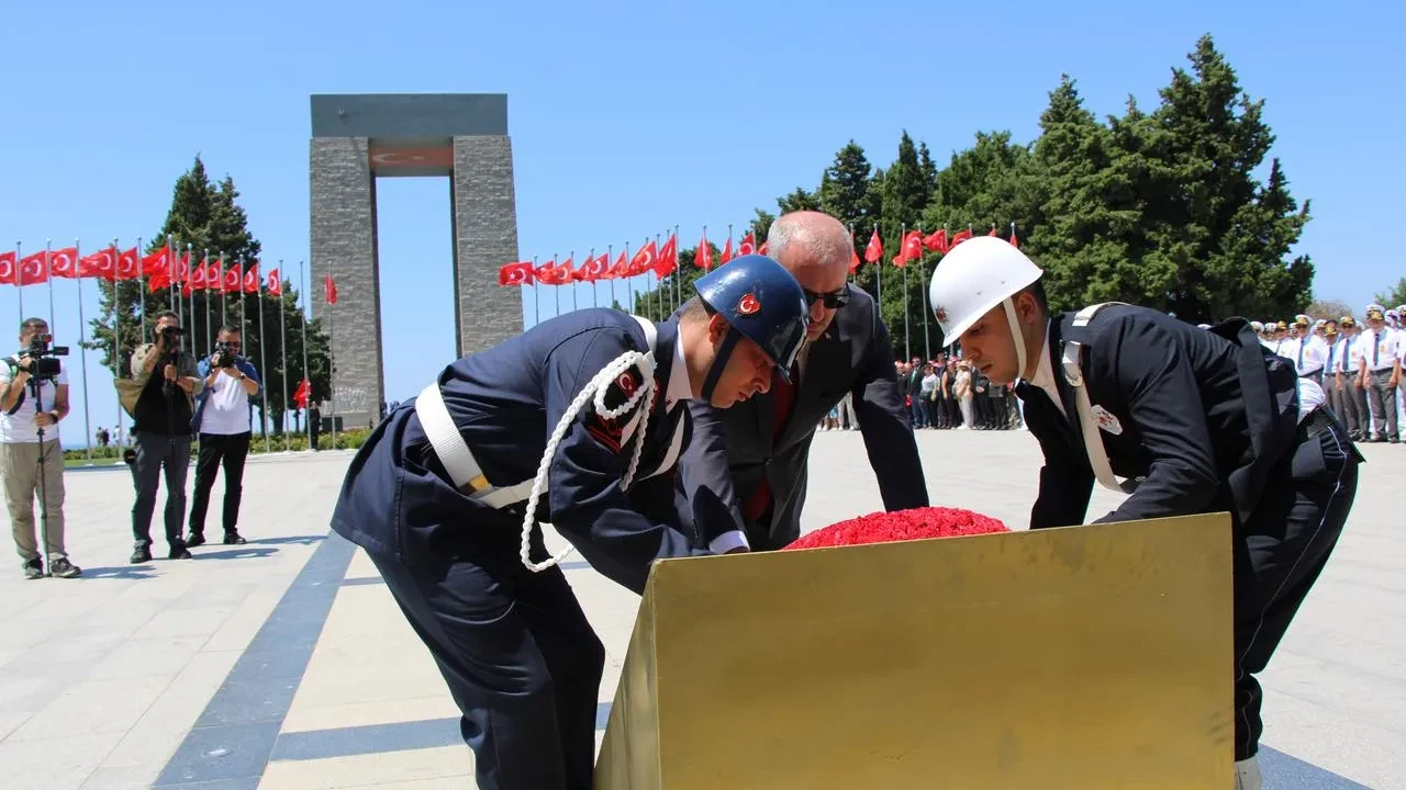 Çanakkale’de 15 Temmuz şehitleri Şehitler Abidesi’nde anıldı