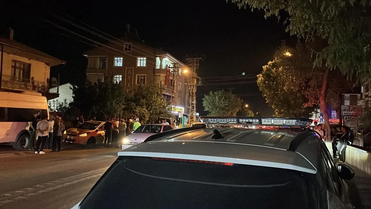 Konya'da çocuğa iki otomobil çarptı, kaza anı kamerada