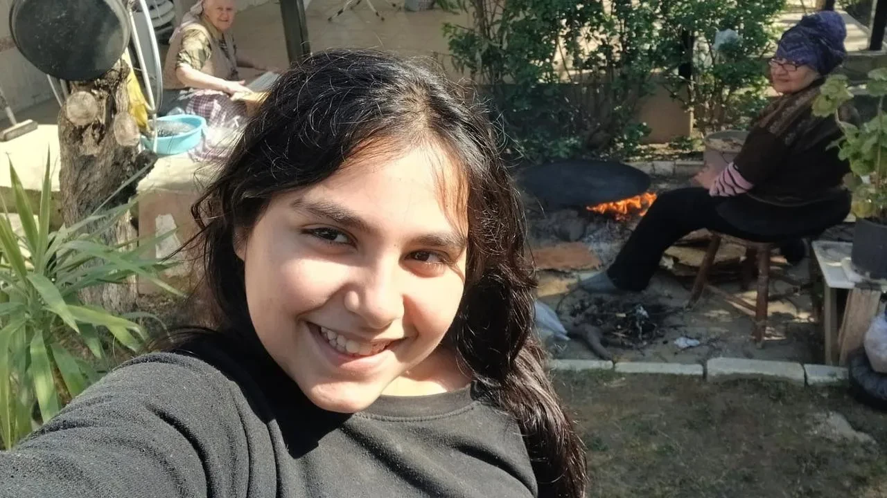 Aydın’da Kayıp Sahra’yı Polis Ekipleri Buldu Ve Ailesine Teslim Etti