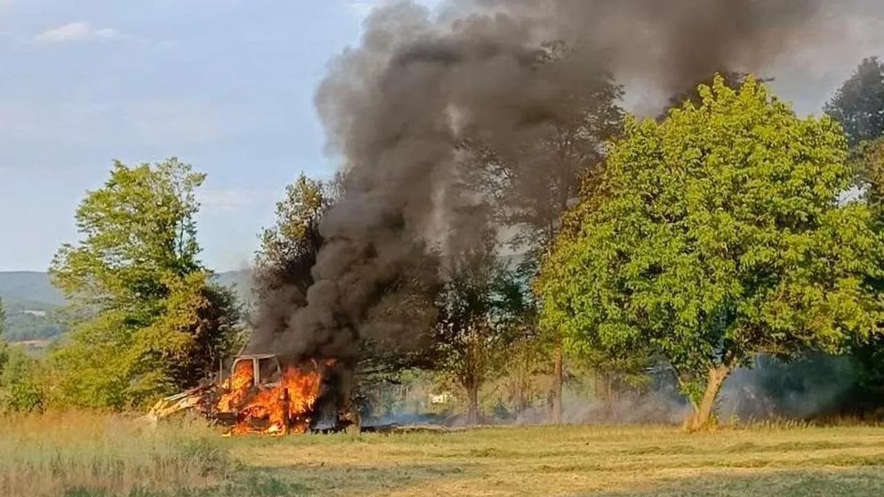 Bursa'nın İnegöl İlçesinde İş Makinesi Yangında Kullanılamaz Hale Geldi