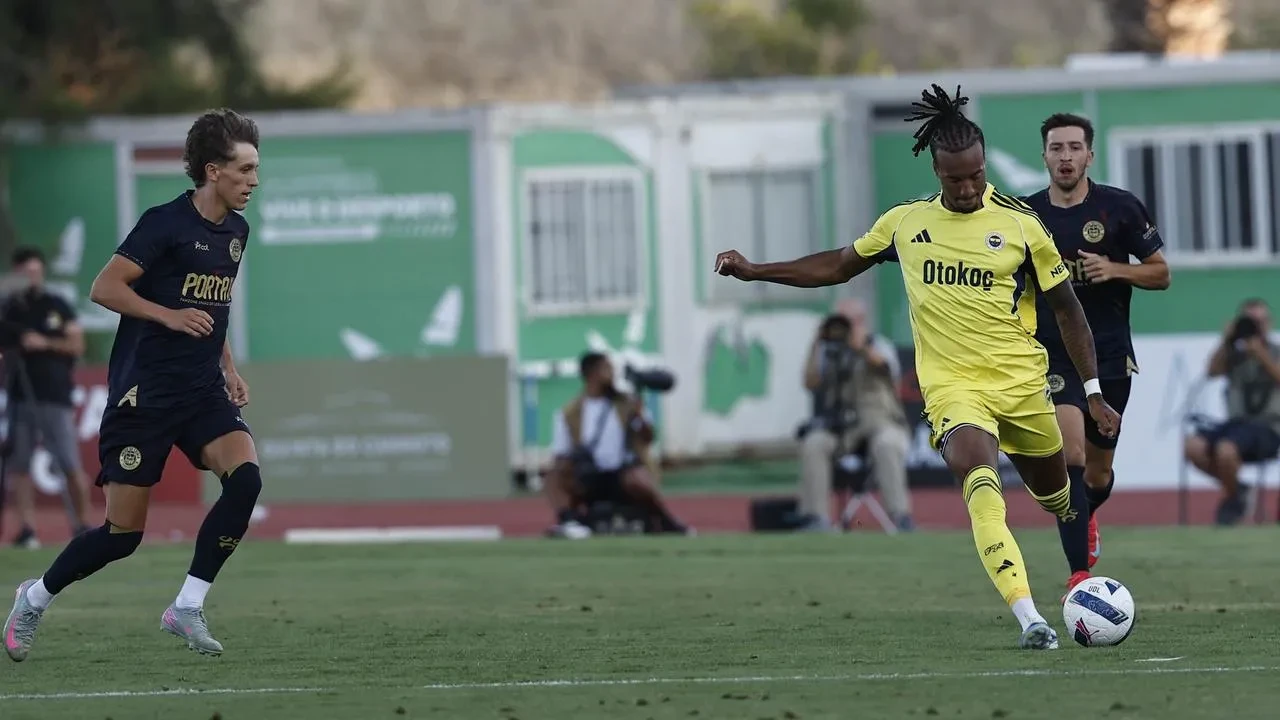 Fenerbahçe Portekiz kampında UD Leiria'yı 2-0 yendi