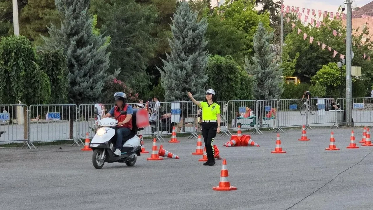 Mardin Emniyeti motosiklet sürücülerine güvenli sürüş eğitimi verdi