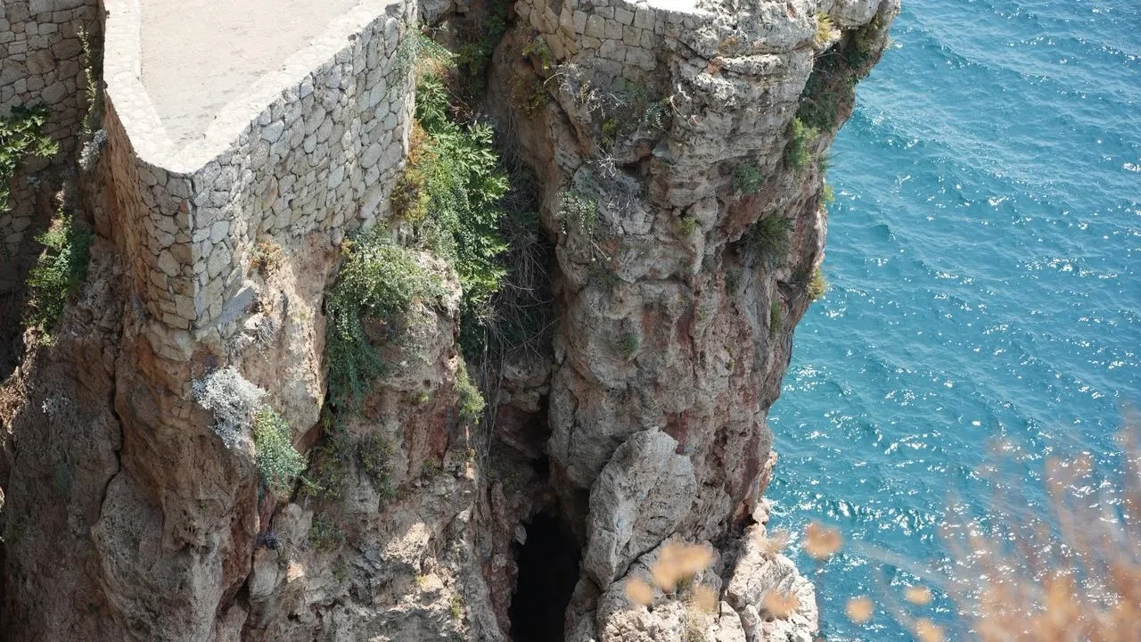 Antalya Falezlerinde Koruma Statüsü Değişti Prof. Dr. Nihat Dipova Uyarıyor